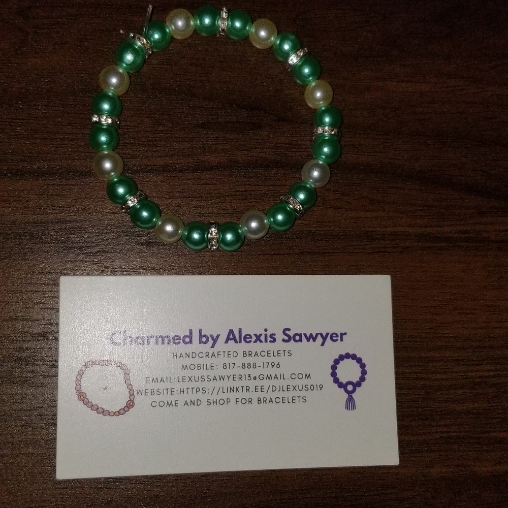 COPY - Pearl beaded bracelet with a 8mm size (Cream & Green)